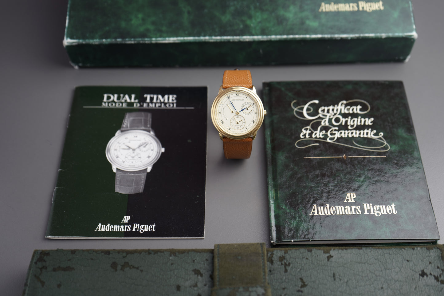 Dual Time Automatik Réf. 25685 | Full Set 36mm 18K Gelbgold
