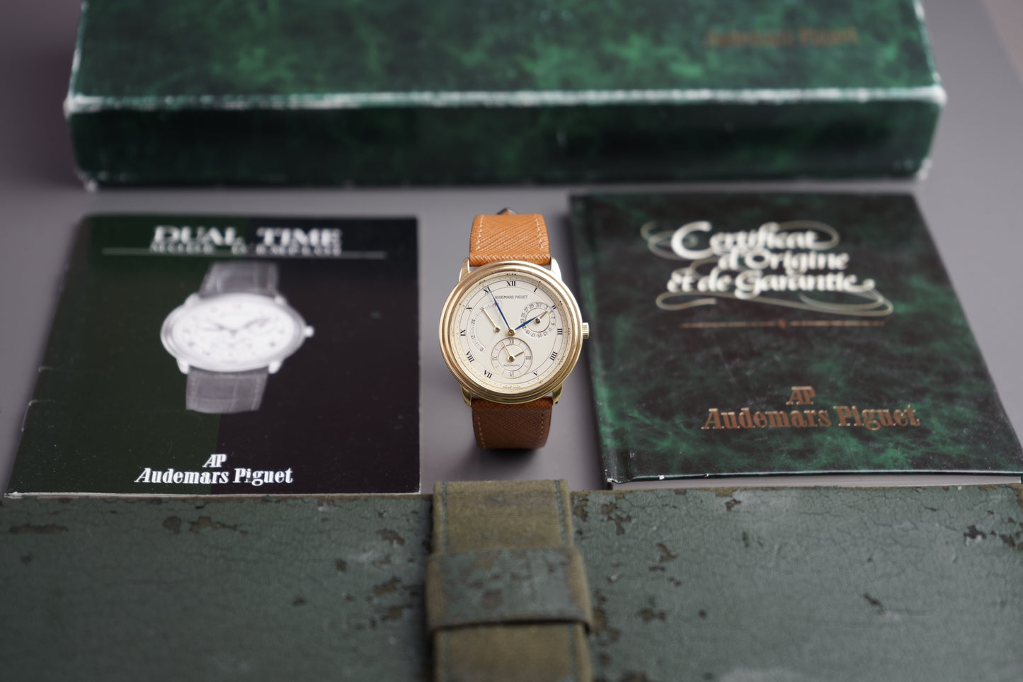Dual Time Automatik Réf. 25685 | Full Set 36mm 18K Gelbgold