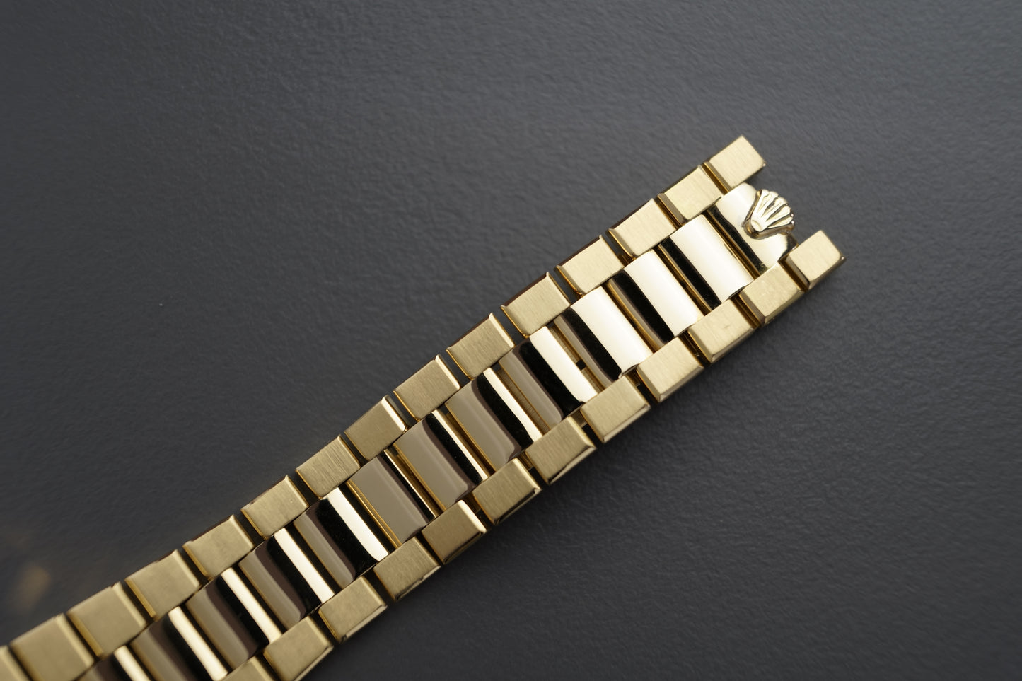 Oysterquartz Day-Date Ref. 19018 Weiß | 36mm Vollgold