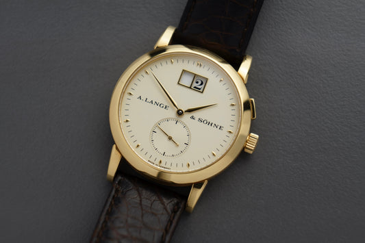 Saxonia Grossdatum Handaufzug 18k | 34mm