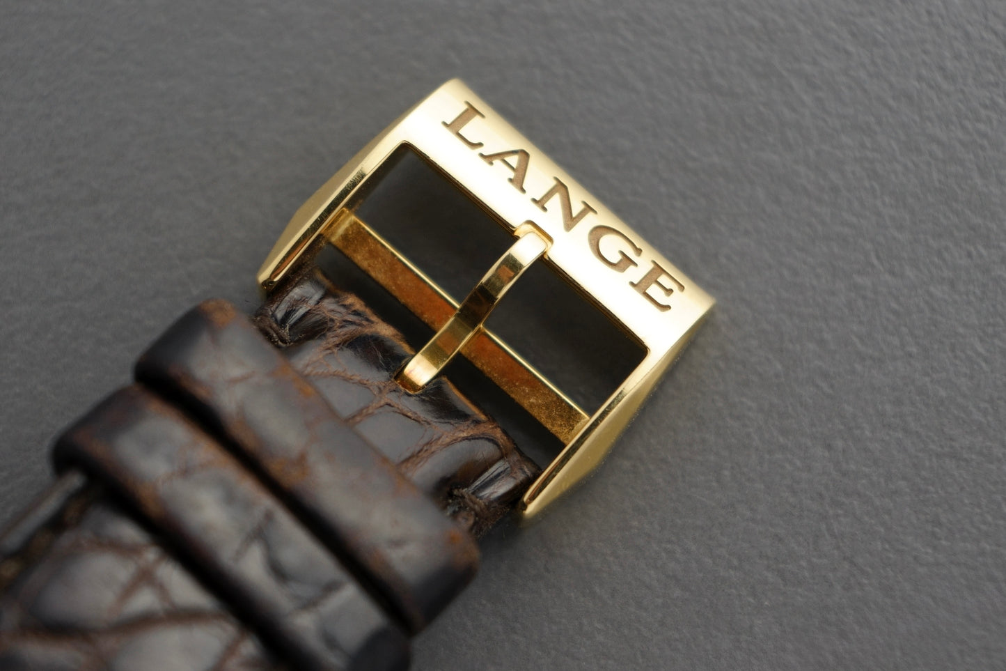 Saxonia Grossdatum Handaufzug 18k | 34mm