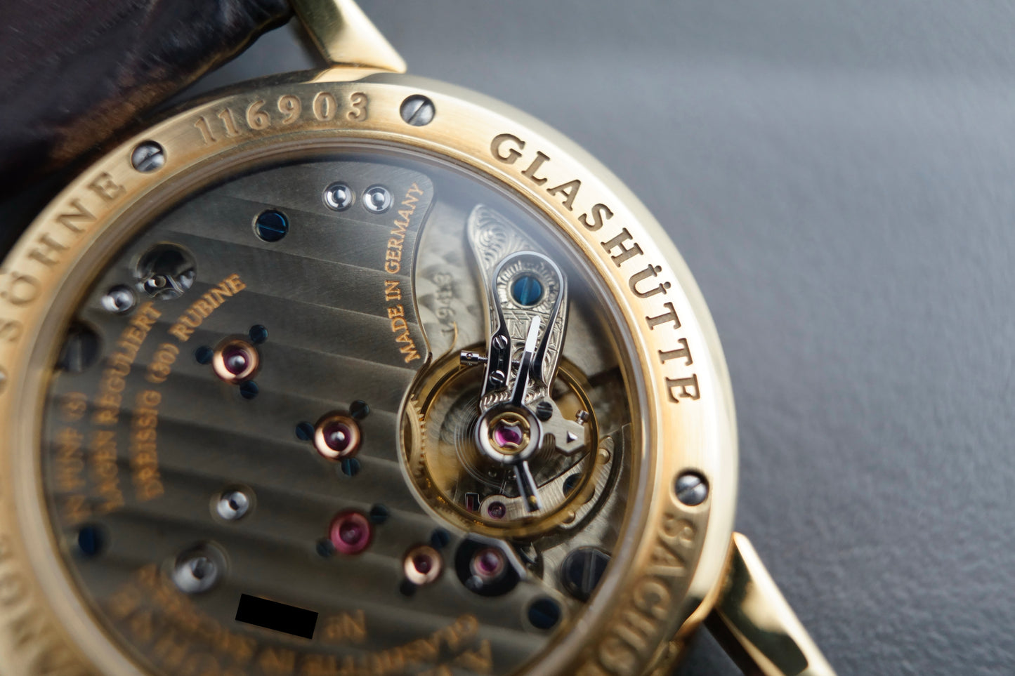 Saxonia Grossdatum Handaufzug 18k | 34mm